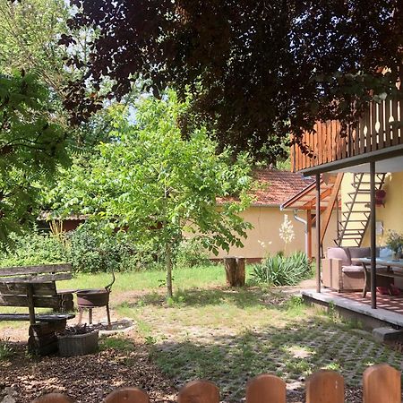 Forest-Side Home By Recreational Lake Kunfeherto Exteriér fotografie