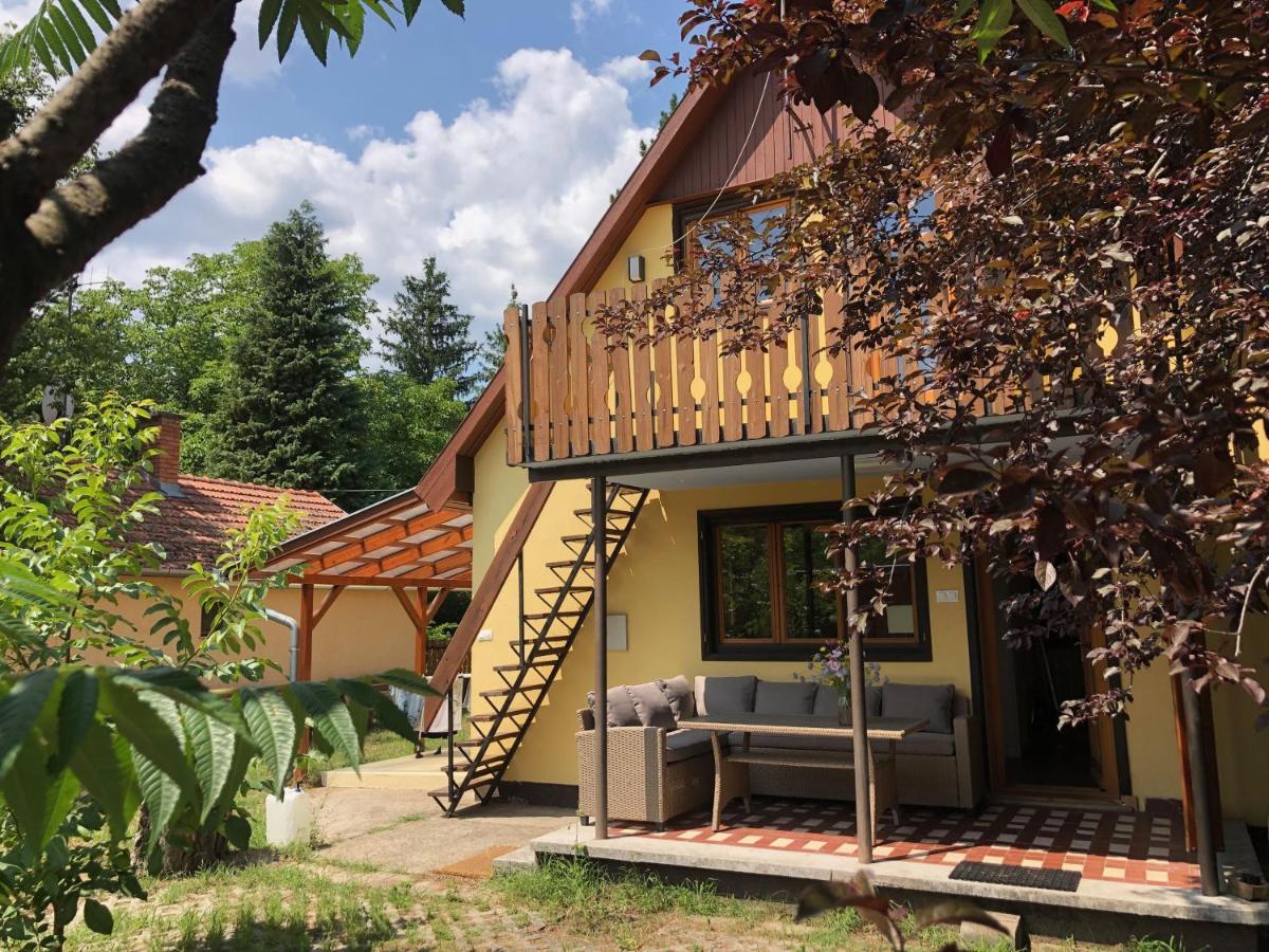 Forest-Side Home By Recreational Lake Kunfeherto Exteriér fotografie