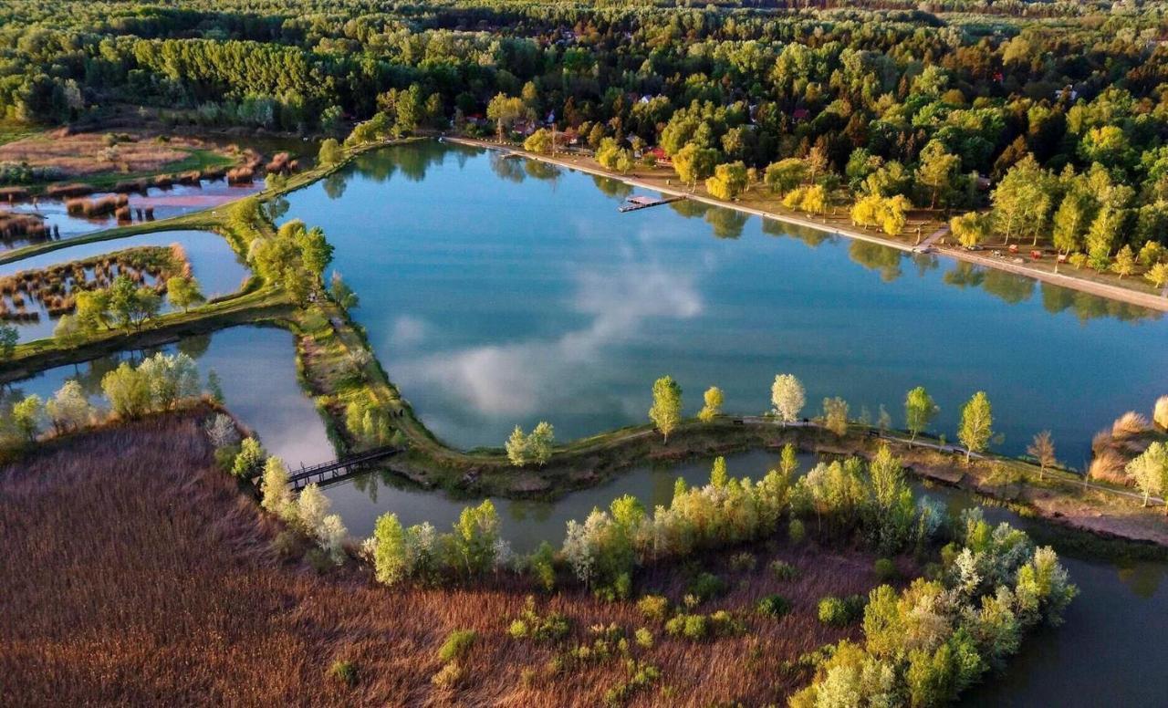 Forest-Side Home By Recreational Lake Kunfeherto Exteriér fotografie